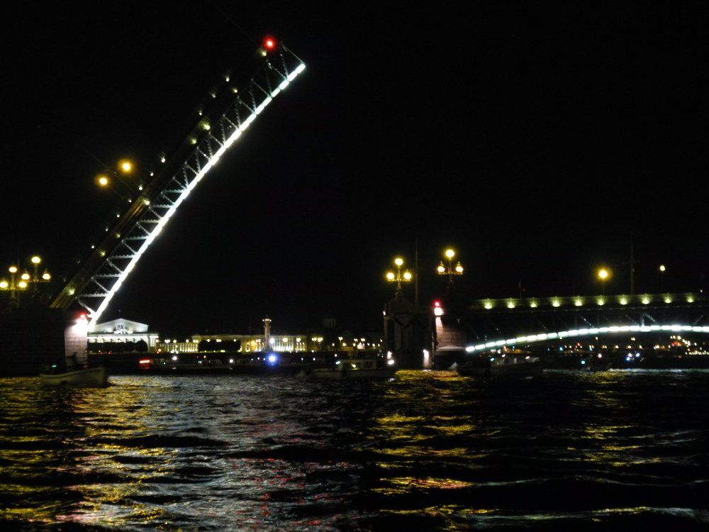 Огни ночной Невы