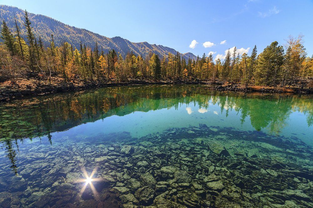 Озеро в застывшей лаве