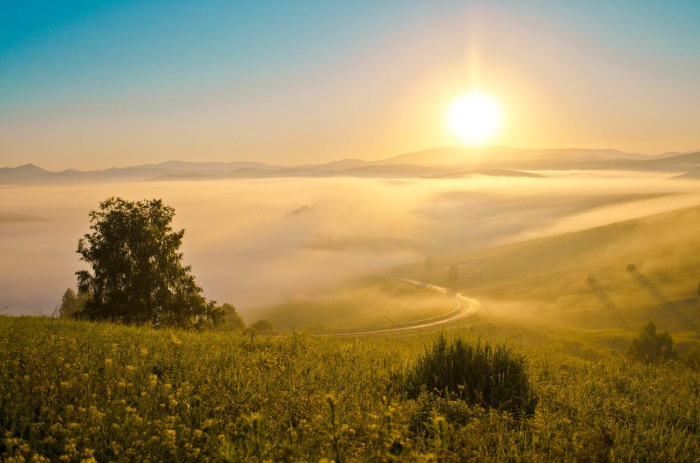 Восход солнца в алтайских горах
