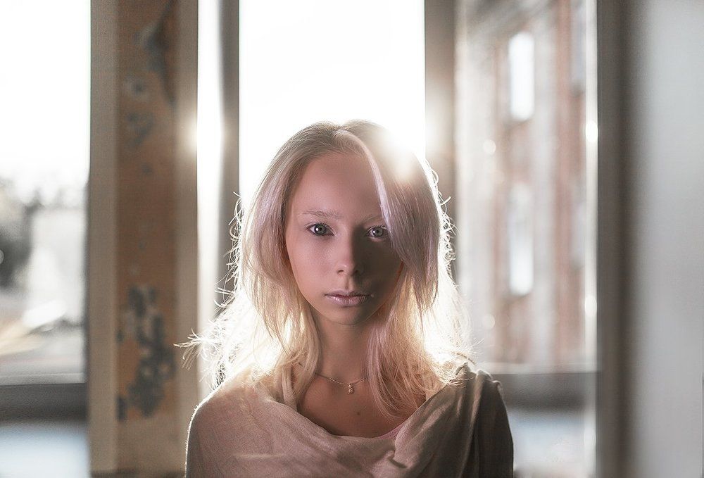 Девушка под солнцем