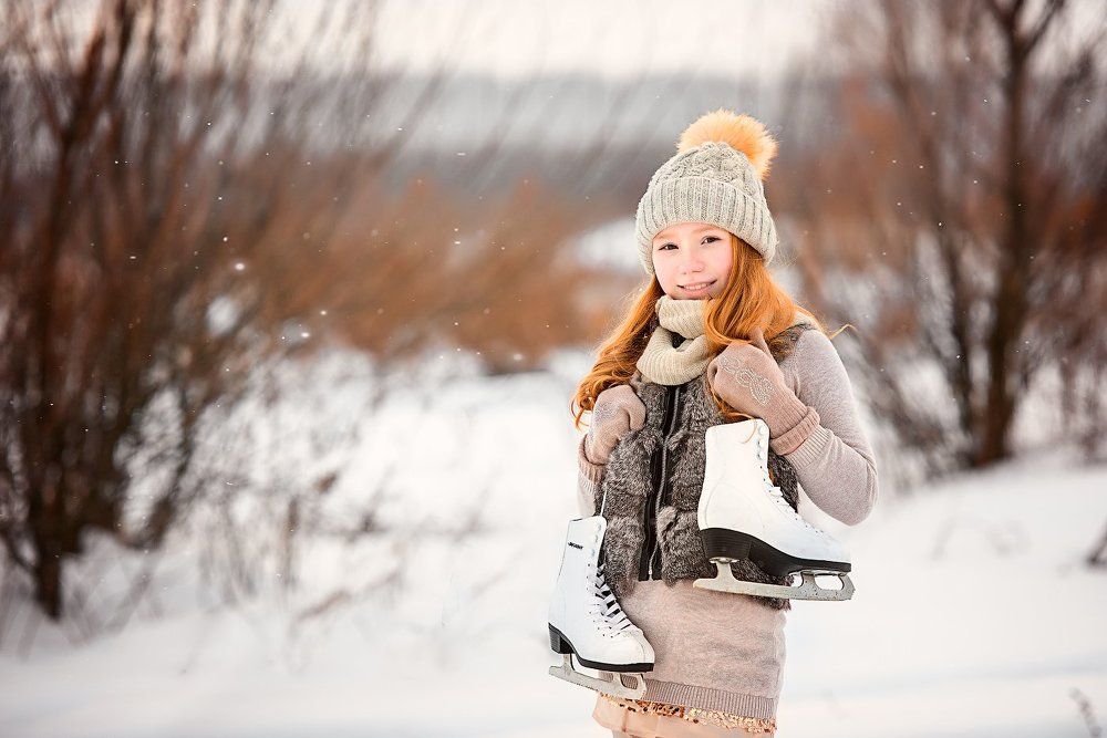 Девочка с коньками