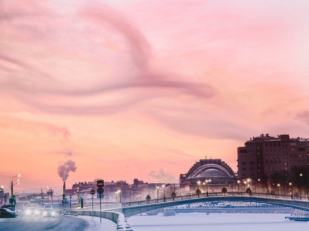 Вечерний закат на Кадашевской набережной