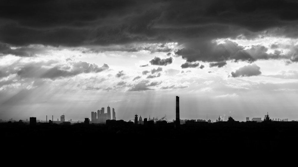 Между небом и землёй.