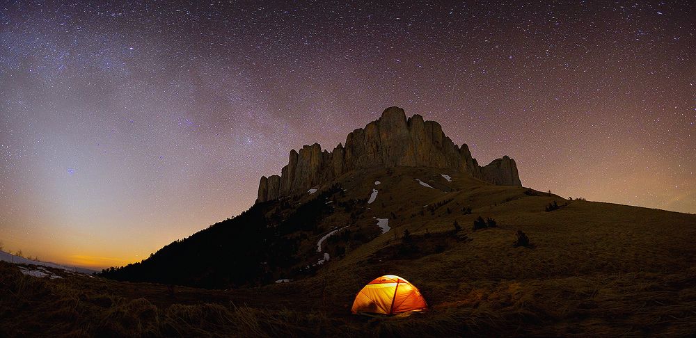 Ночь у подножия горы Большой Тхач