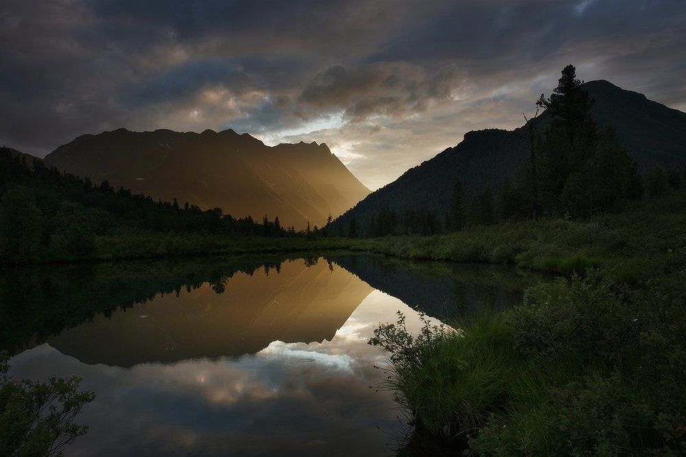 Закат на озере в Саянах