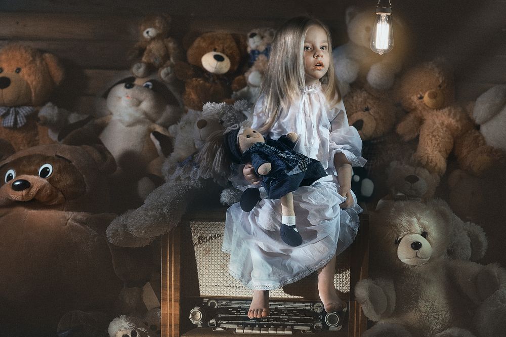 Куклы среди мишек