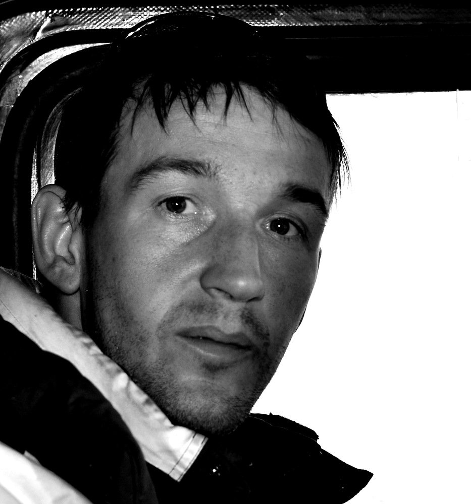 Чертовски устал.