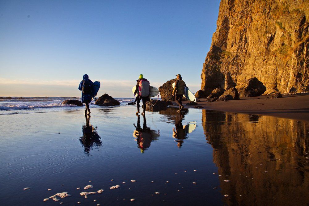В пойсках волн.