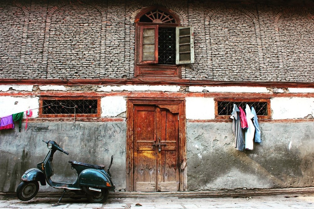 old city street life