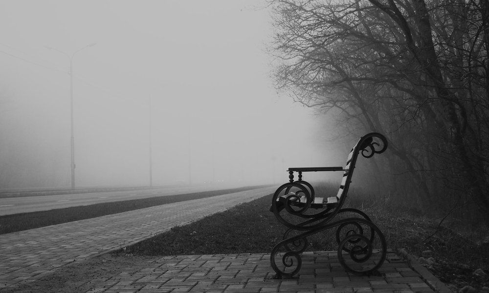 Одинокая скамейка