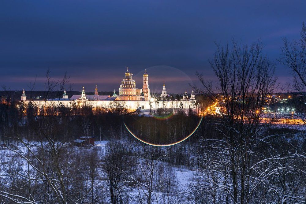 Монастырь ночью