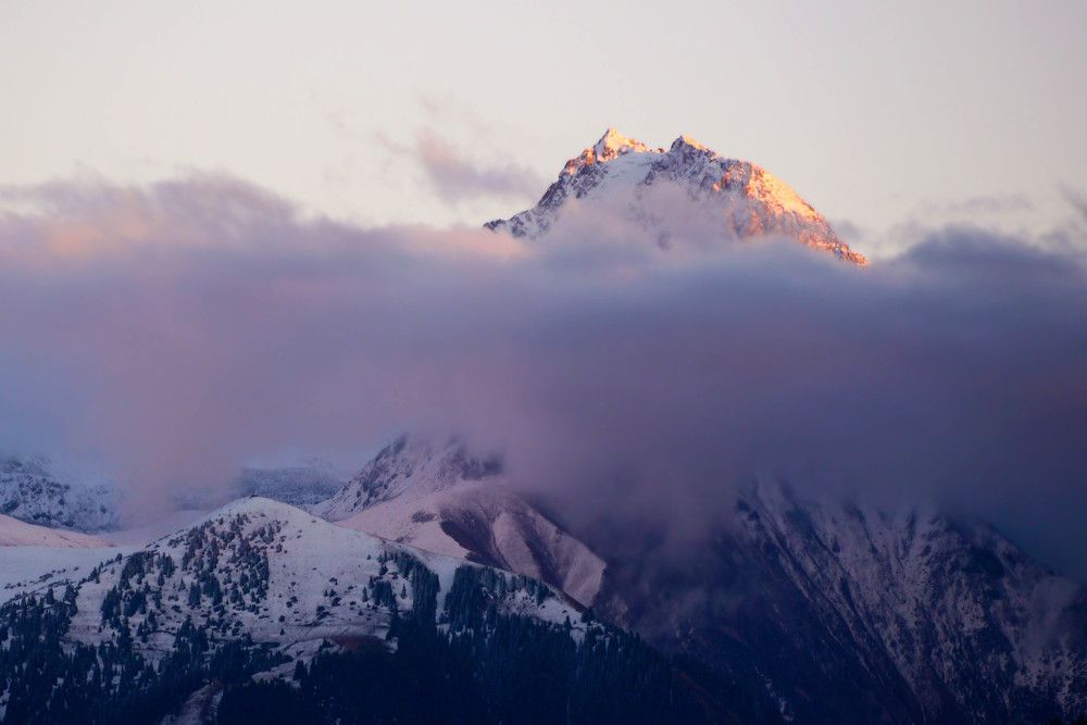пик Пржевальского в лучах заката