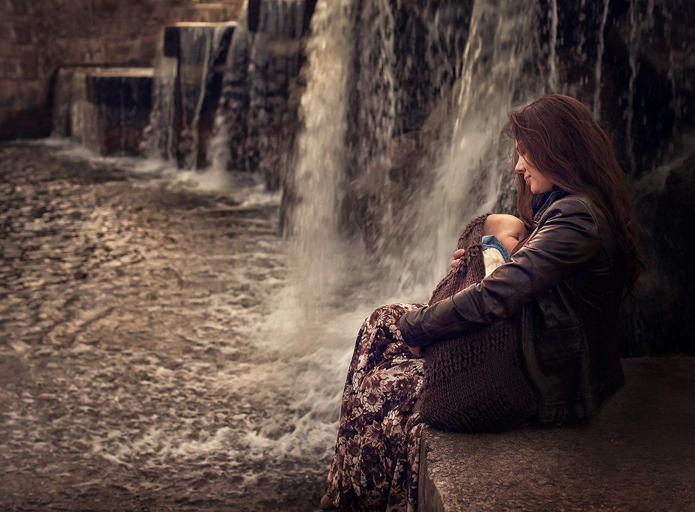 В маминых рука