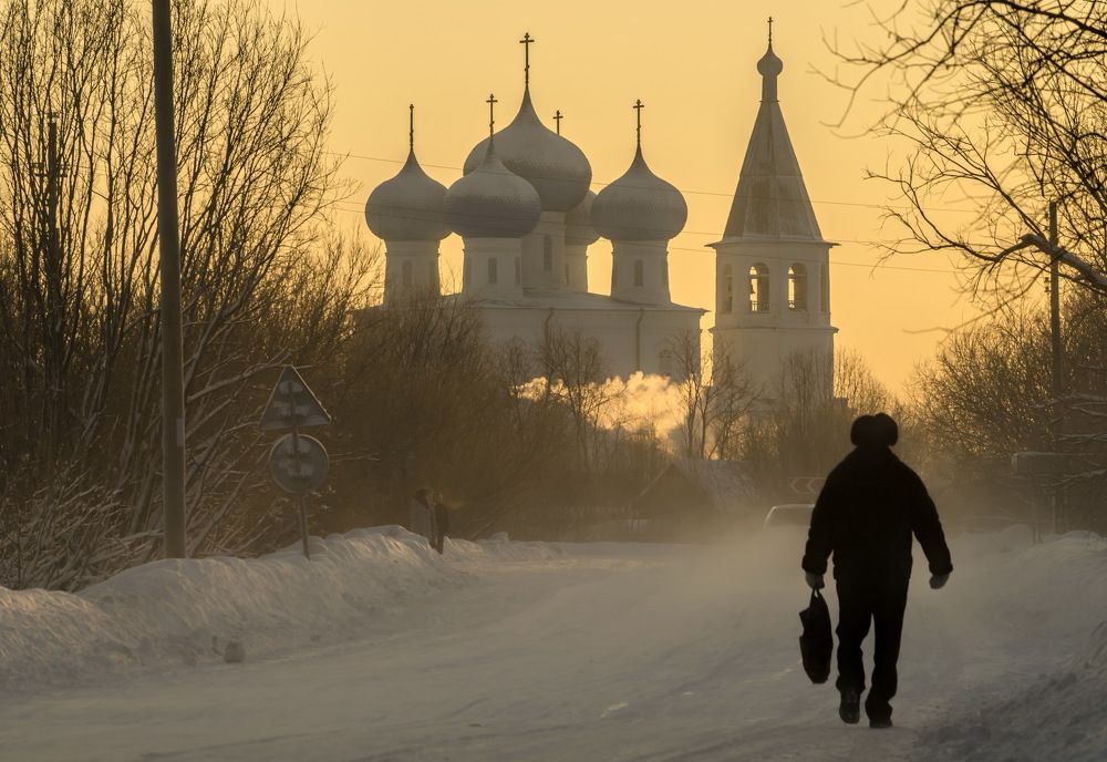 Морозный день в северной деревне