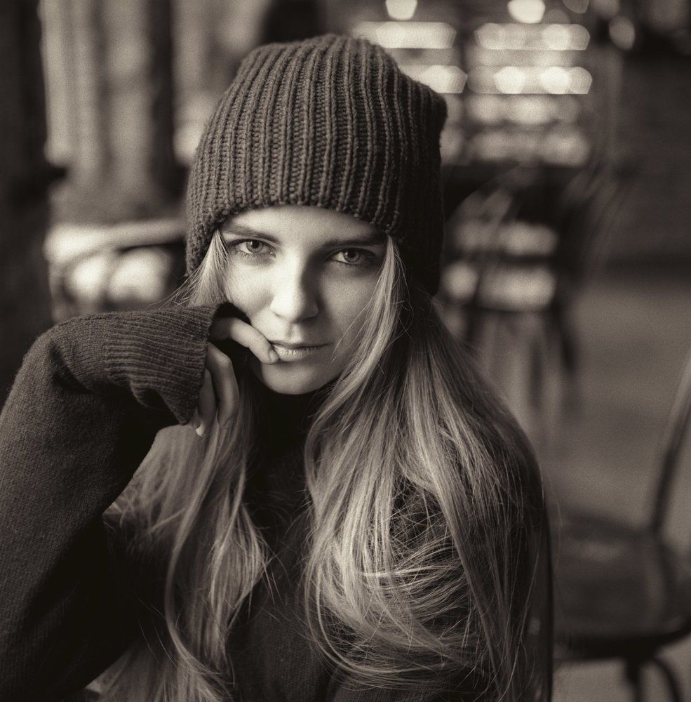 Анька в моей шапке