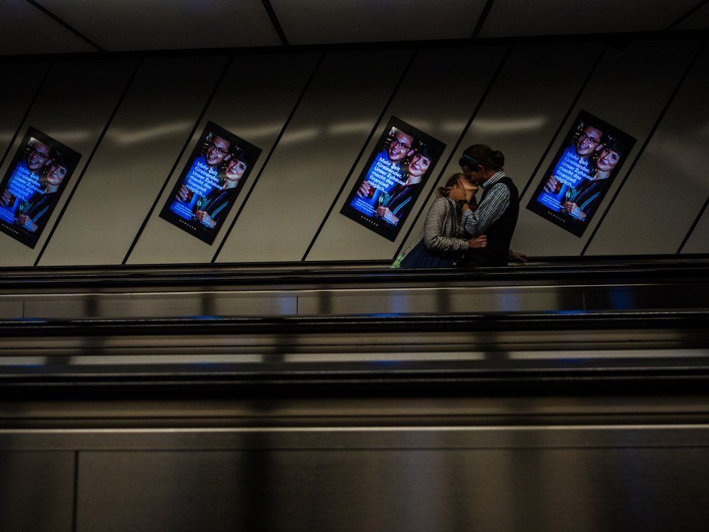Поцелуй в метро/Kiss in the subway