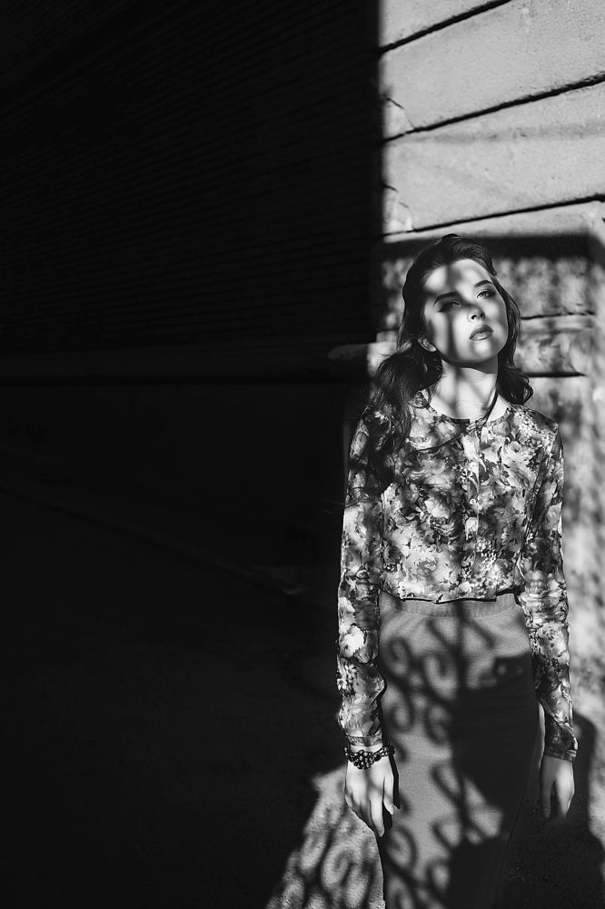 Выходящая из тени