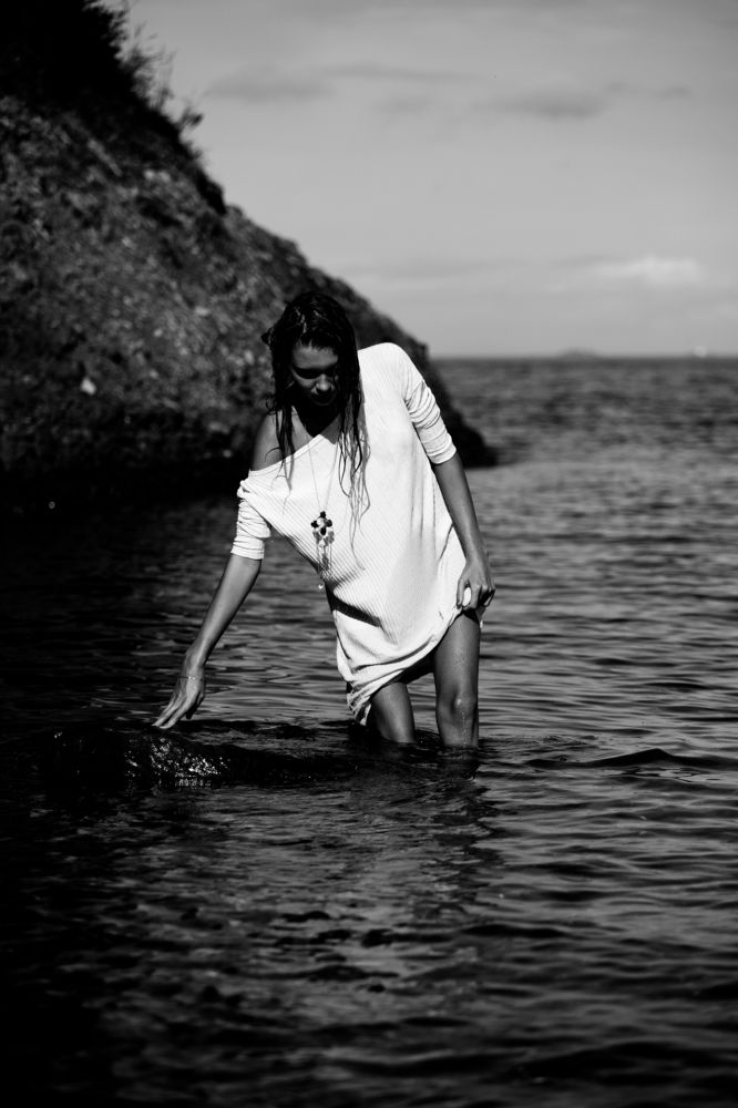 Девушка и море