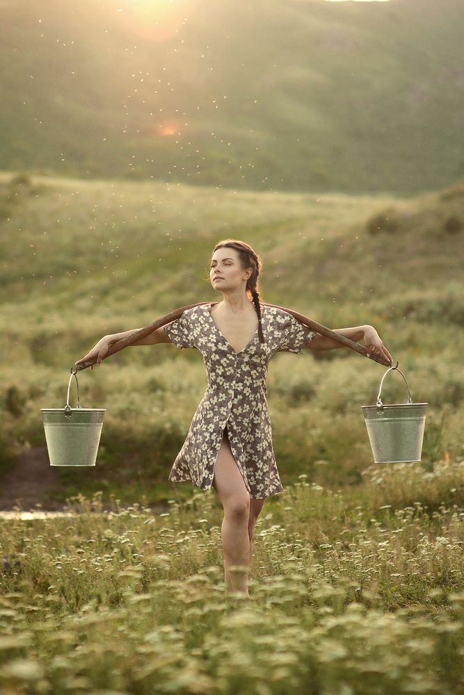 С коромыслом наперевес