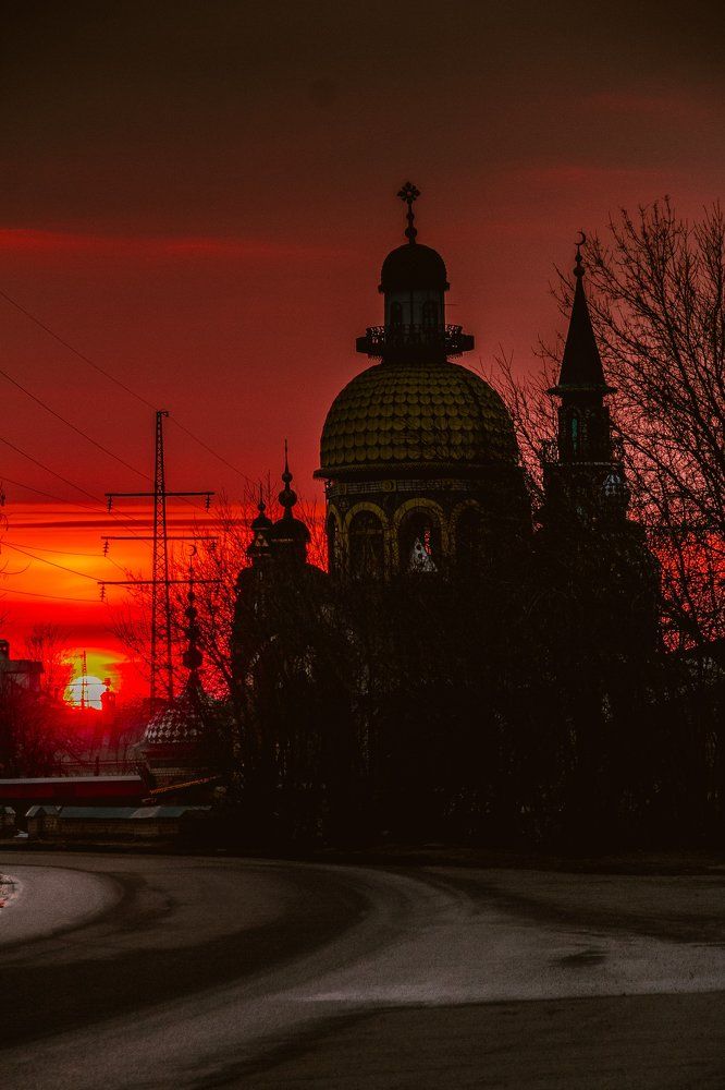 Храм всех религий на закате