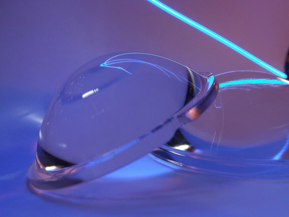 lens and laser