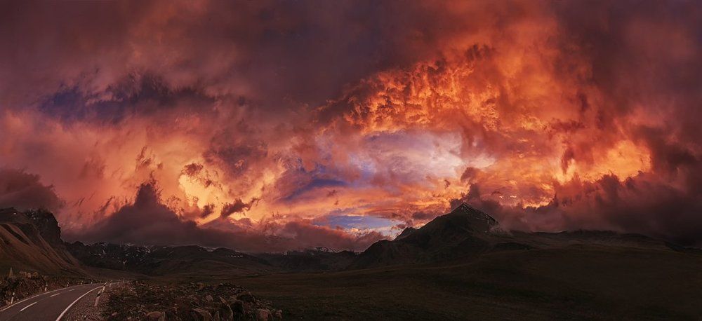 Огненный грозовой закат