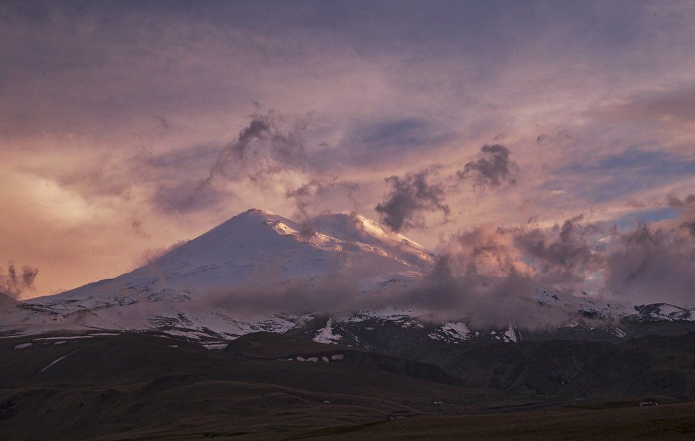 Эльбрус в лучах заката