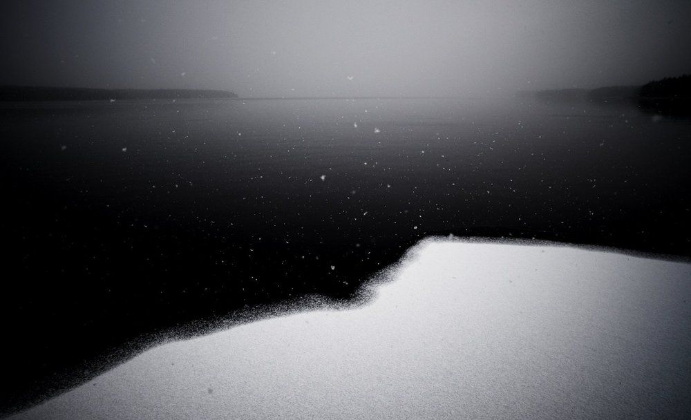 Озеро замерзает