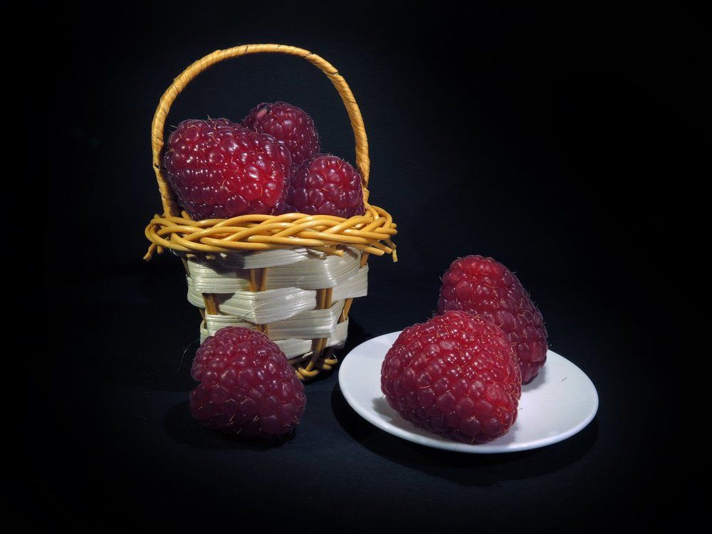 Малиновый натюрморт