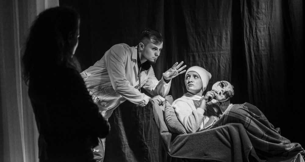 Во время спектакля