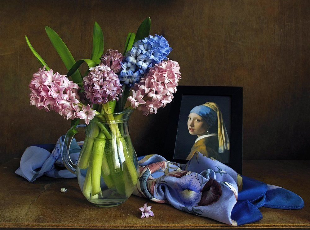 с жемчужной сережкой