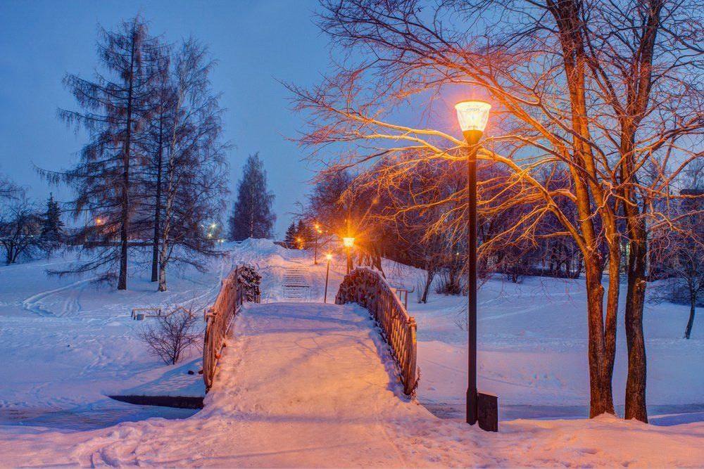 Фонарь у моста