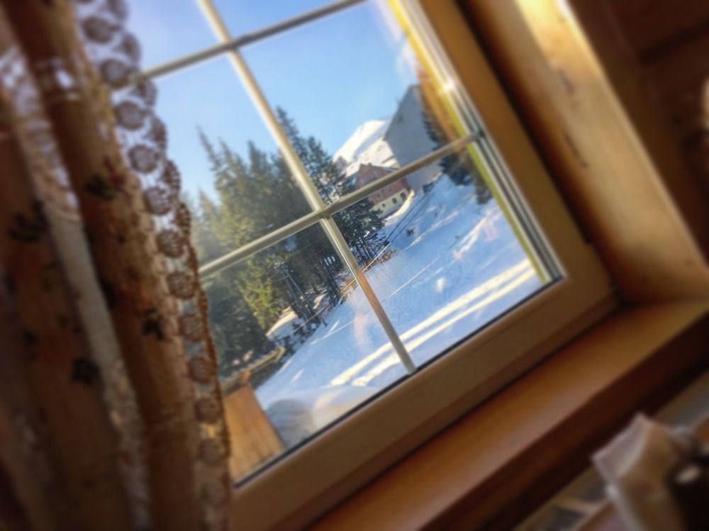 а за окном зима