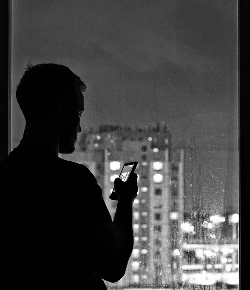 Чёрно-белый город на связи.