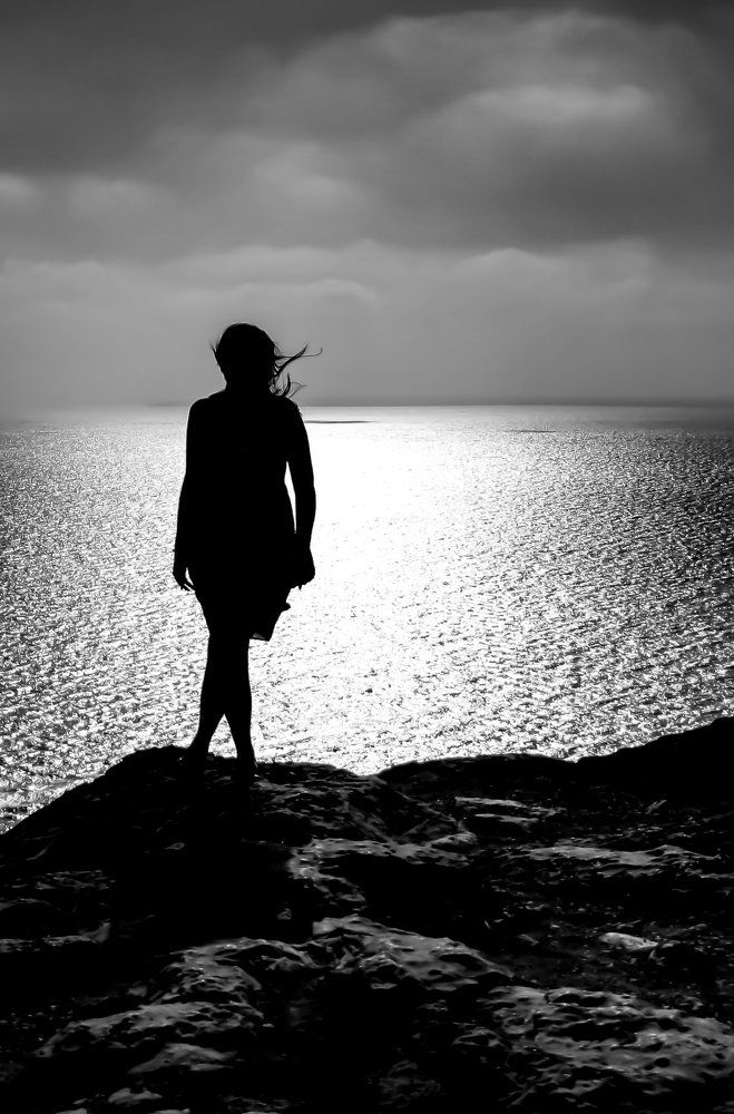 The girl on the shore