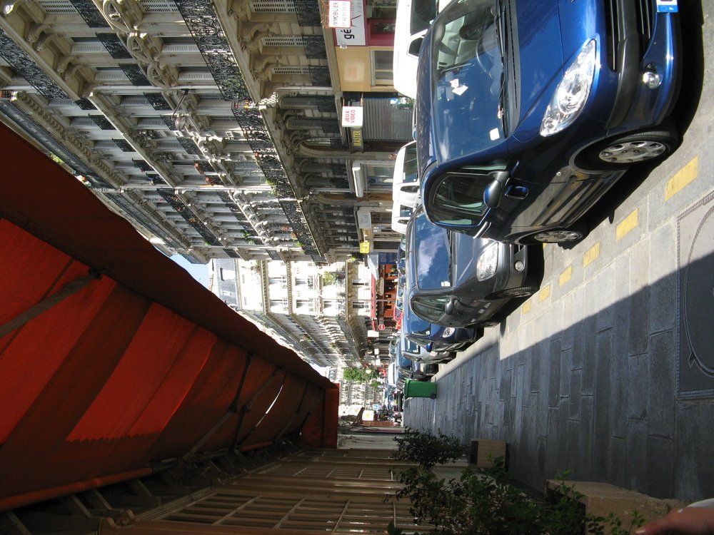 Утро в Париже