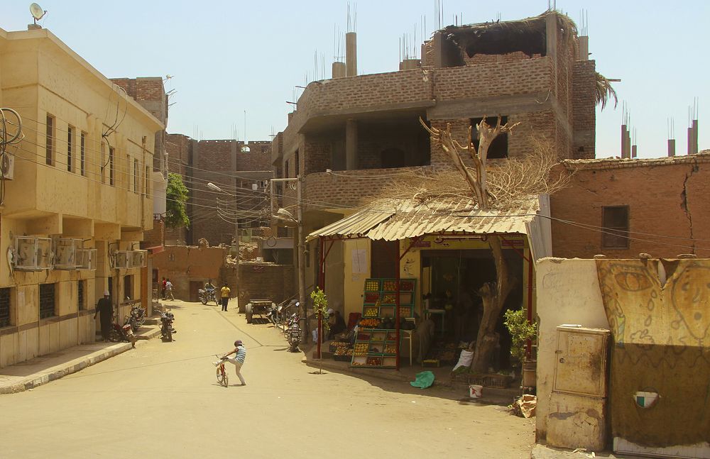 Где-то под палящим солнцем