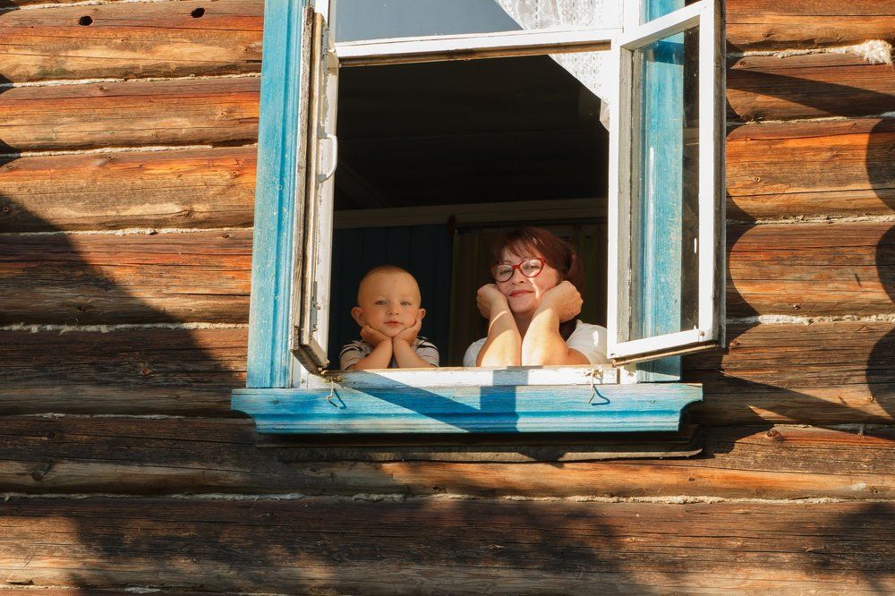 выгляни в окошко, дам тебе горошка