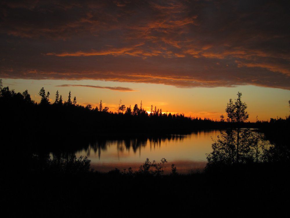 Закат над рекой