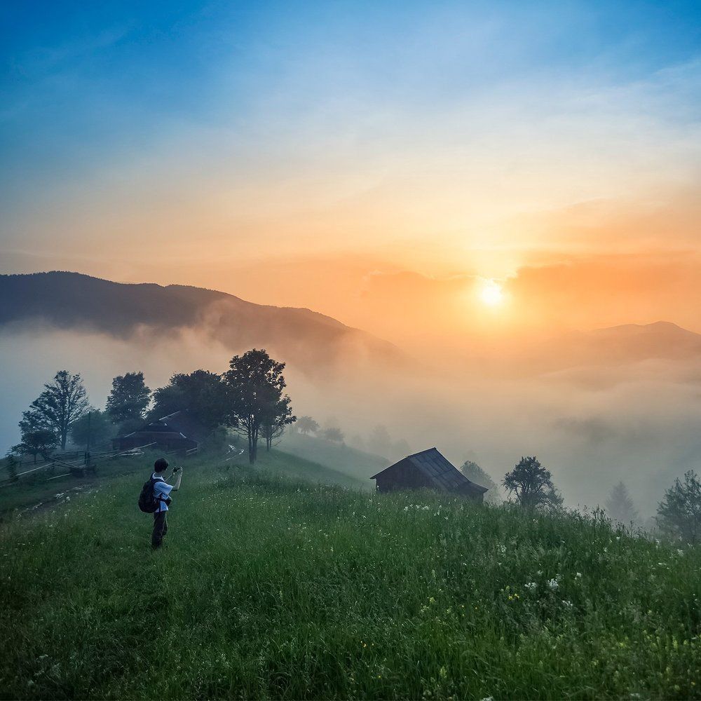 Солнце проснулось, Умылось росою.