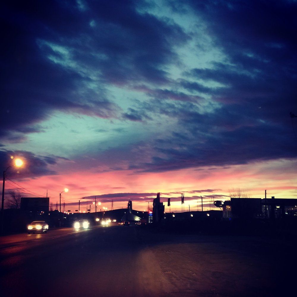 Небо над городом, ночь впереди