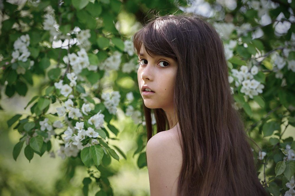 В цветущем саду.