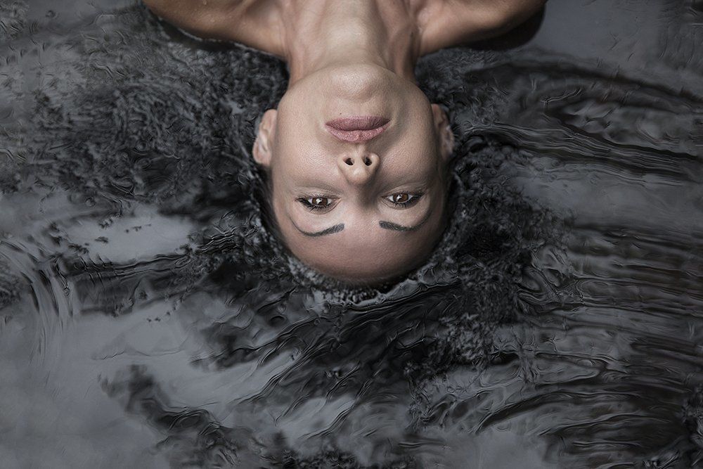 "Я - черная вода"