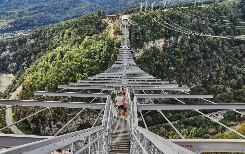 Мост через ущелье.