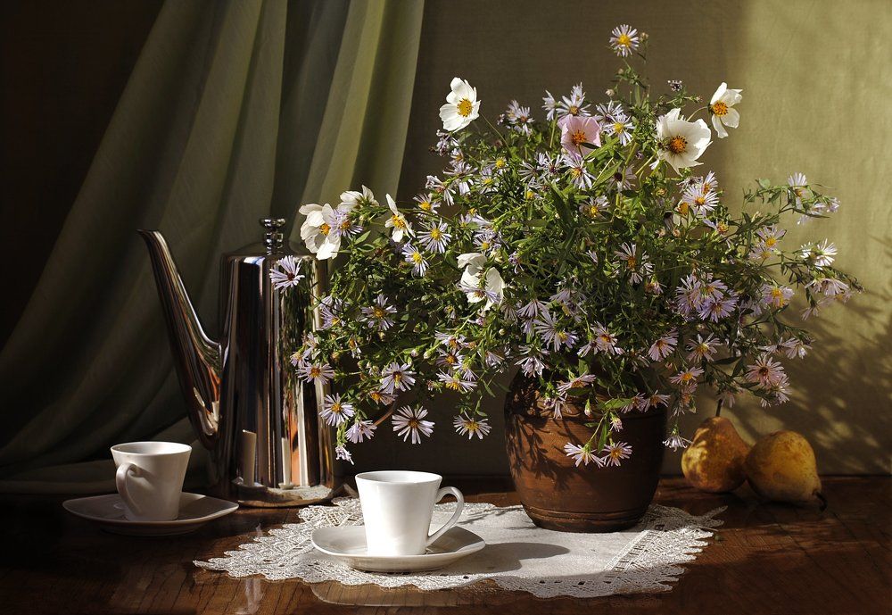 С осенними цветами