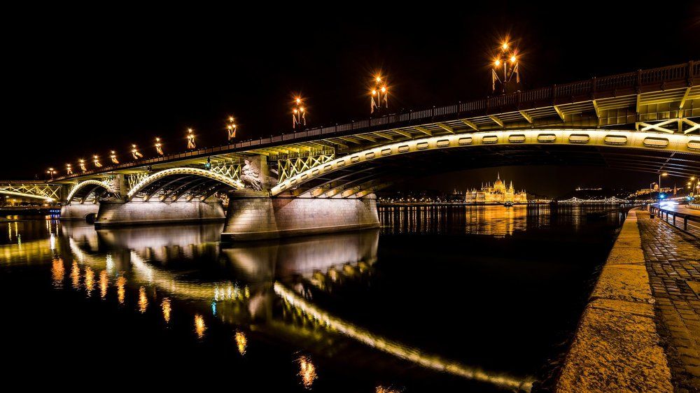Под мостом.  Under the bridge.