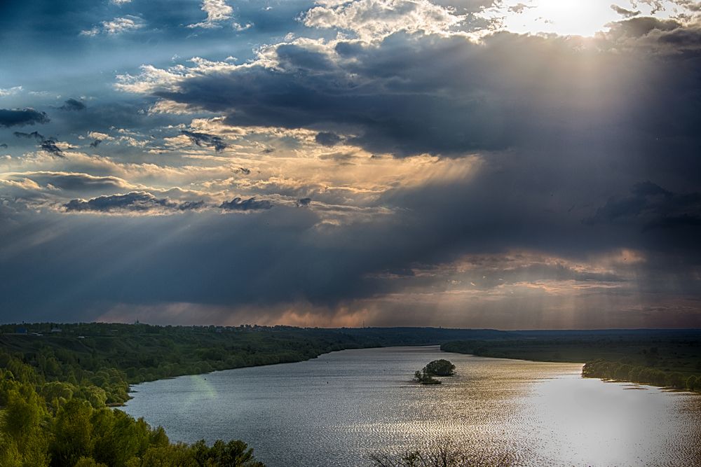 Река Ока. Перед грозой