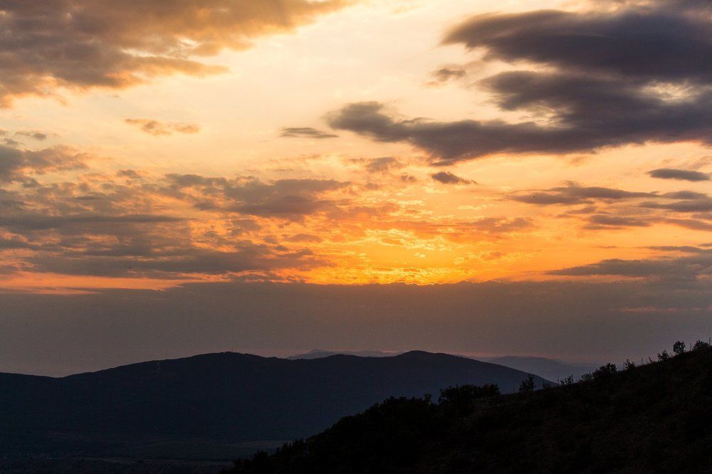 Закат в горах Геленджика
