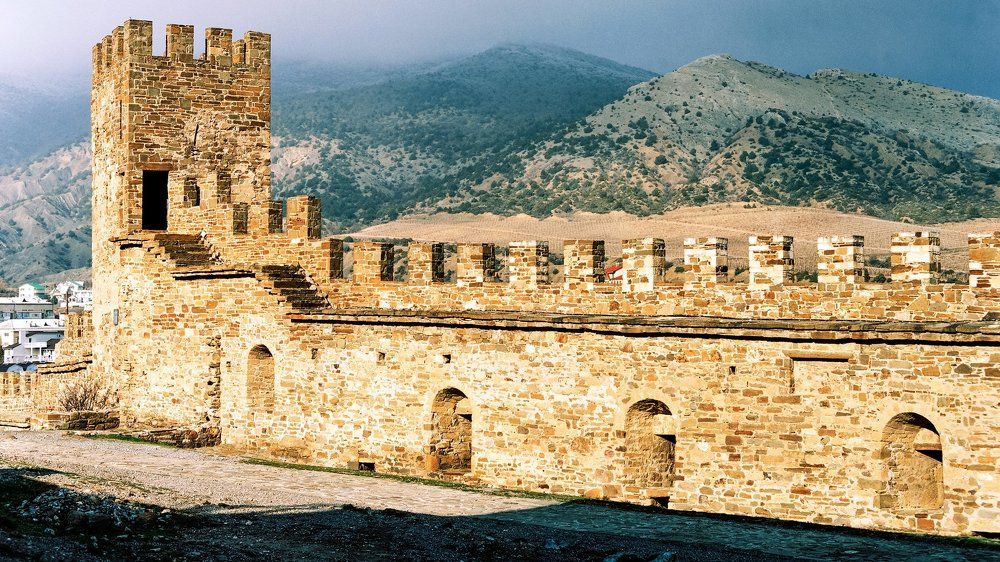 Старые стены