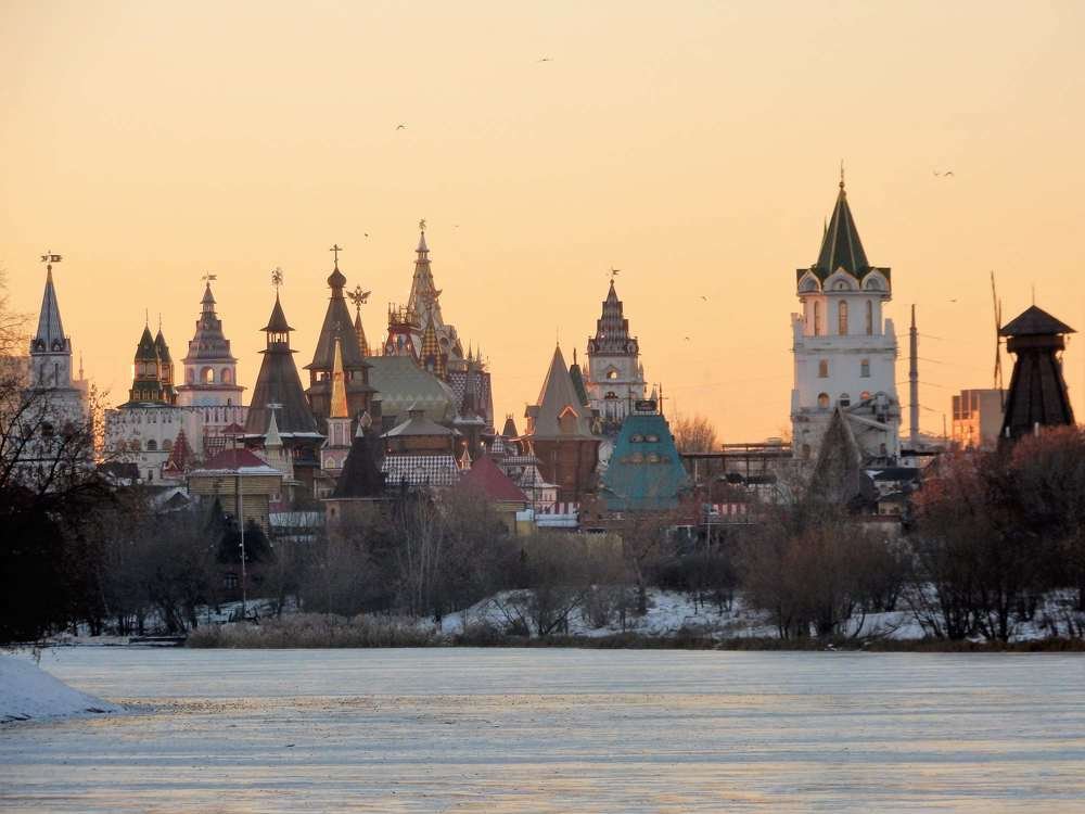 "Град на острове стоит..."/ The City Is On The Island)
